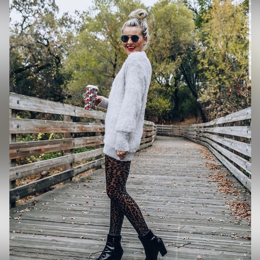 BUNDLE Express V-Neck Oversized Sweaters